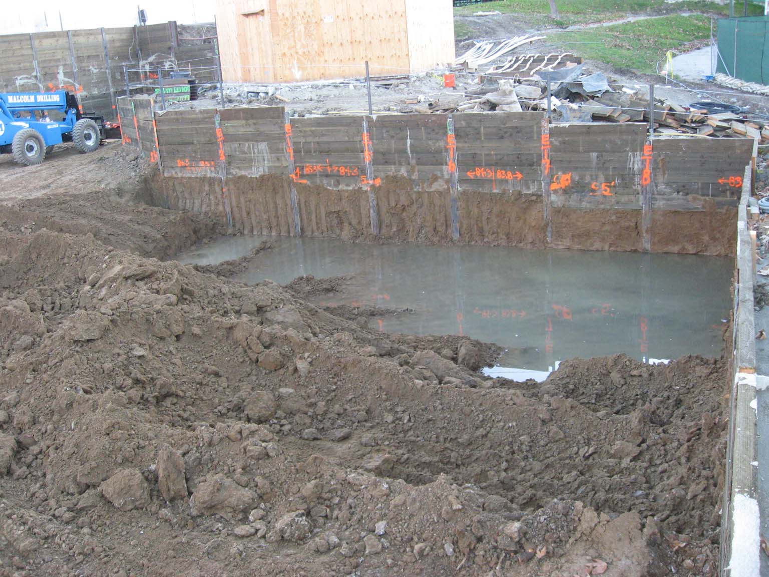 Vibrated Shoring Piles Below Water